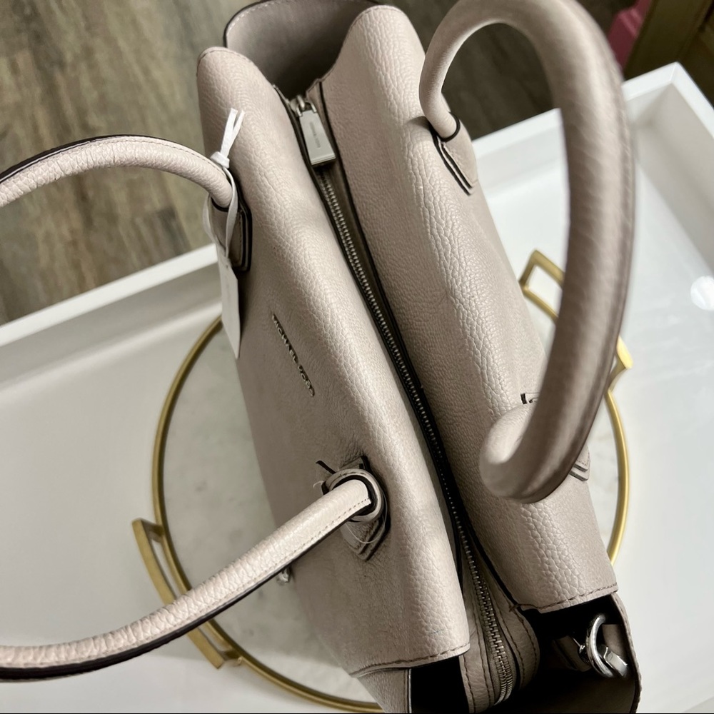 Michael Kors Pebbled textile Leather hand bag - Picture 13 of 14